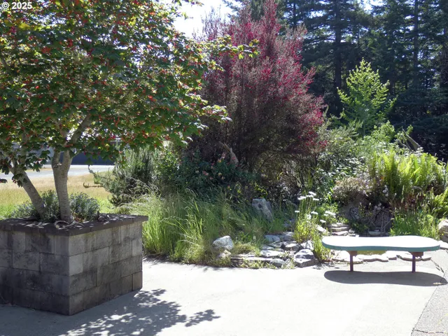 $1,100,000 | 47615 Oregon Coast Highway, Bandon, OR 97411