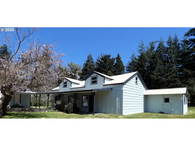 $1,100,000 | 47615 Oregon Coast Highway, Bandon, OR 97411