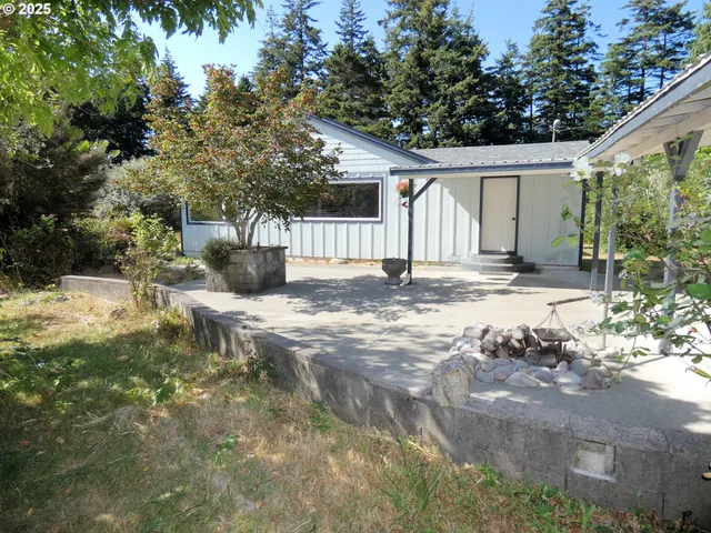 $1,100,000 | 47615 Oregon Coast Highway, Bandon, OR 97411