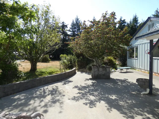 $1,100,000 | 47615 Oregon Coast Highway, Bandon, OR 97411