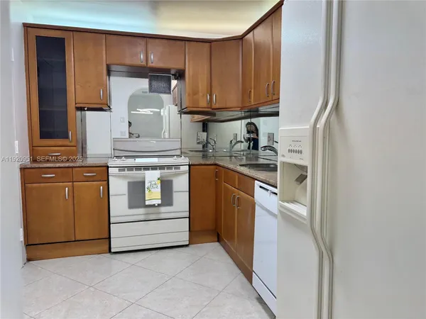 $2,300 | 400 Kings Point Drive, Unit 411, Sunny Isles Beach, FL 33160