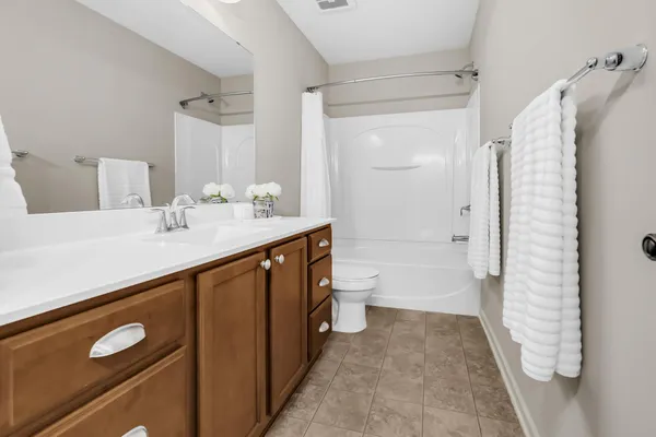 $400,000 | 3976 Cedar Grove Lane, Eagan, MN 55122