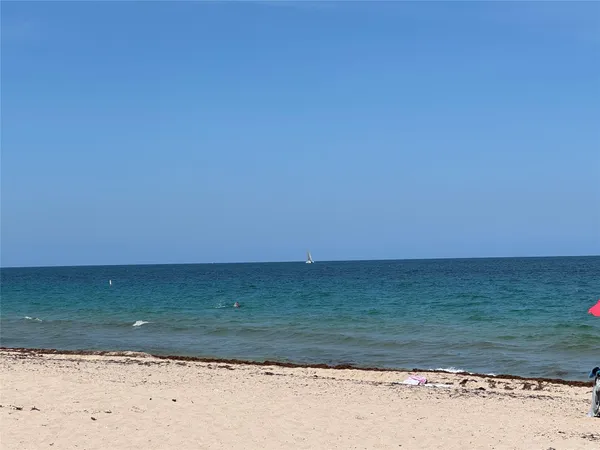 $5,000 | 1010 Northeast 8th Avenue, Unit 31F, Delray Beach, FL 33483