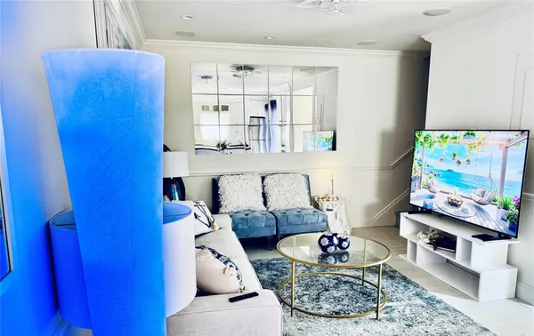 $5,000 | 1010 Northeast 8th Avenue, Unit 31F, Delray Beach, FL 33483