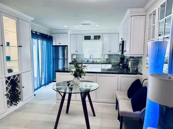 $5,000 | 1010 Northeast 8th Avenue, Unit 31F, Delray Beach, FL 33483