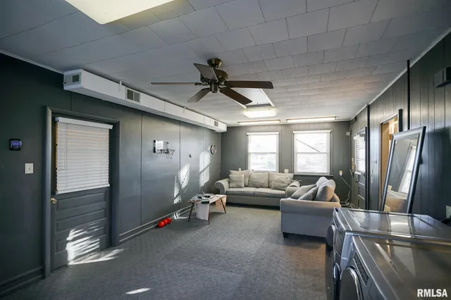 $128,000 | 224 South Henderson Street, Toulon, IL 61483