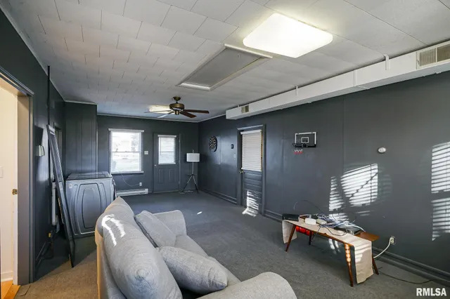 $128,000 | 224 South Henderson Street, Toulon, IL 61483