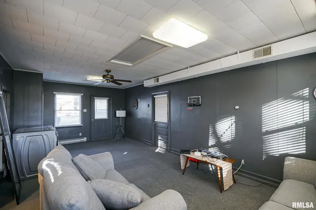 $128,000 | 224 South Henderson Street, Toulon, IL 61483