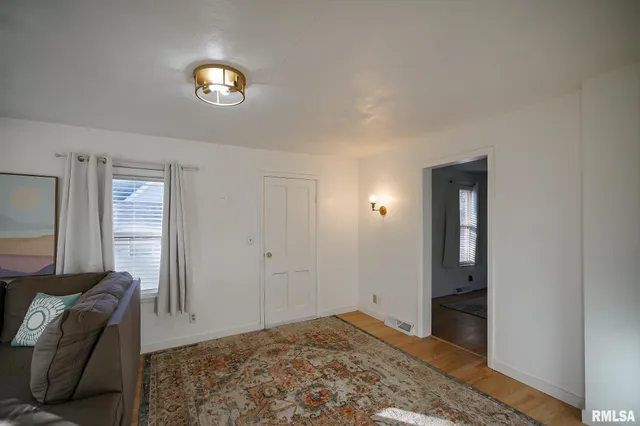 $128,000 | 224 South Henderson Street, Toulon, IL 61483