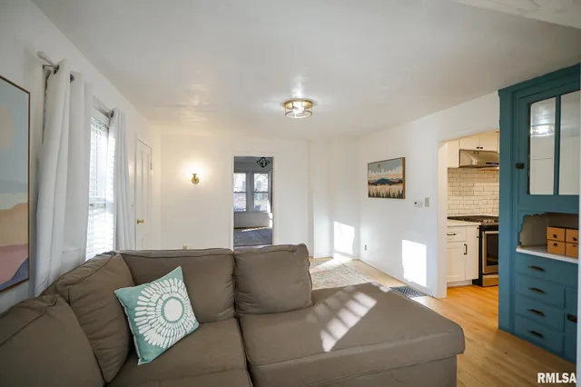 $128,000 | 224 South Henderson Street, Toulon, IL 61483