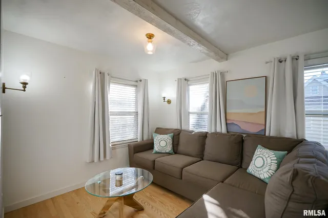 $128,000 | 224 South Henderson Street, Toulon, IL 61483