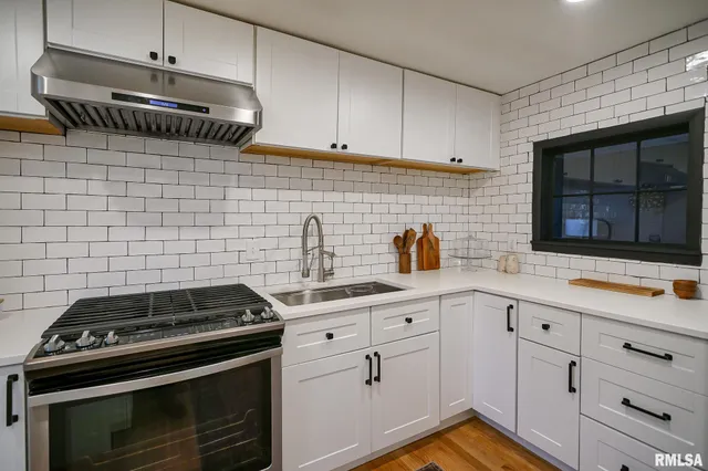 $128,000 | 224 South Henderson Street, Toulon, IL 61483