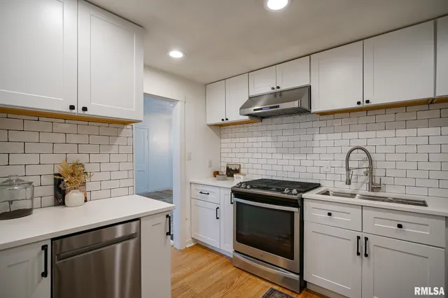 $128,000 | 224 South Henderson Street, Toulon, IL 61483