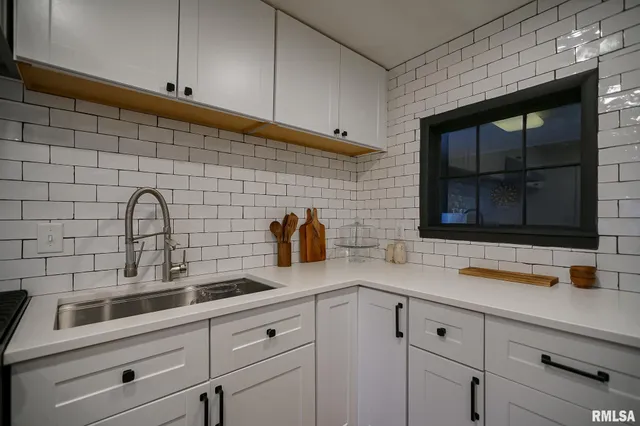 $128,000 | 224 South Henderson Street, Toulon, IL 61483