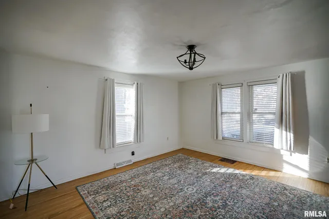 $128,000 | 224 South Henderson Street, Toulon, IL 61483