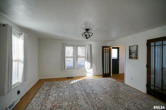 $128,000 | 224 South Henderson Street, Toulon, IL 61483