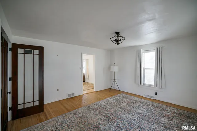 $128,000 | 224 South Henderson Street, Toulon, IL 61483