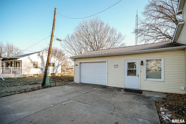 $128,000 | 224 South Henderson Street, Toulon, IL 61483