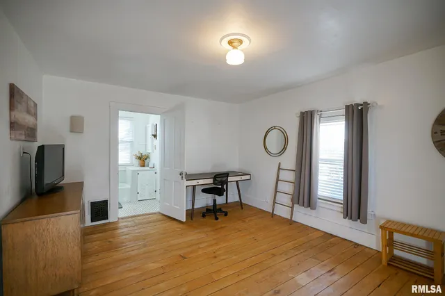 $128,000 | 224 South Henderson Street, Toulon, IL 61483