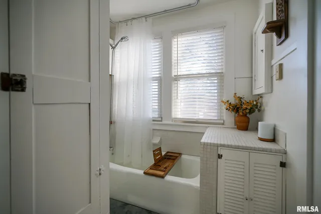 $128,000 | 224 South Henderson Street, Toulon, IL 61483