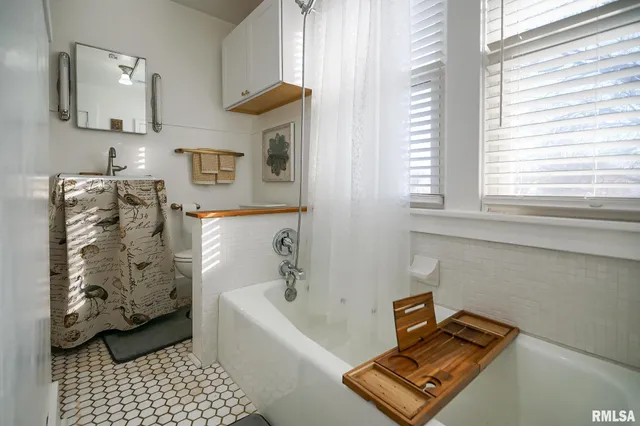 $128,000 | 224 South Henderson Street, Toulon, IL 61483