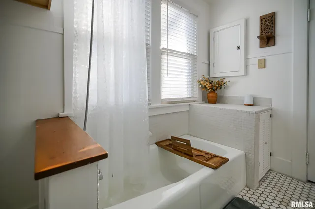 $128,000 | 224 South Henderson Street, Toulon, IL 61483