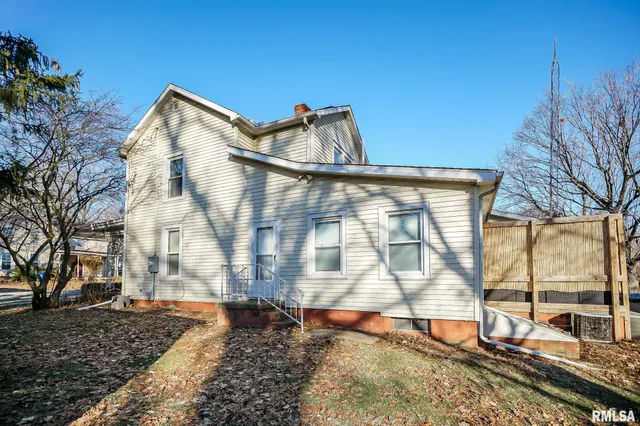 $128,000 | 224 South Henderson Street, Toulon, IL 61483