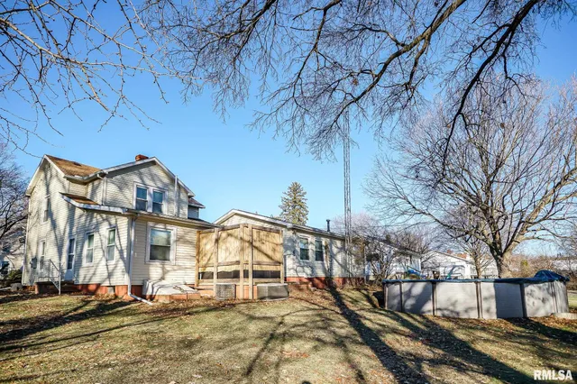 $128,000 | 224 South Henderson Street, Toulon, IL 61483