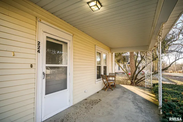 $128,000 | 224 South Henderson Street, Toulon, IL 61483