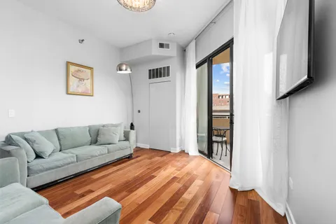 $450,000 | 1464 South Michigan Avenue, Unit 404, Chicago, IL 60605