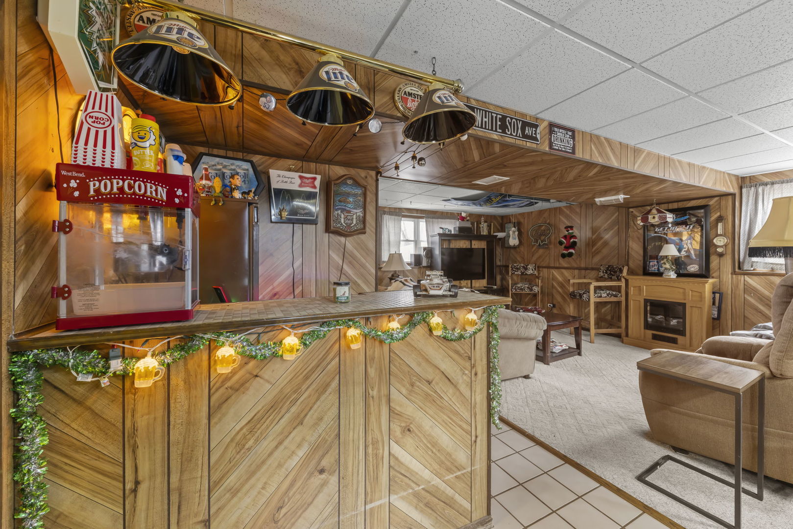 580 Whitehall Way Bolingbrook, IL 60440 - Photo 16 of 25 a view of a building with sitting area