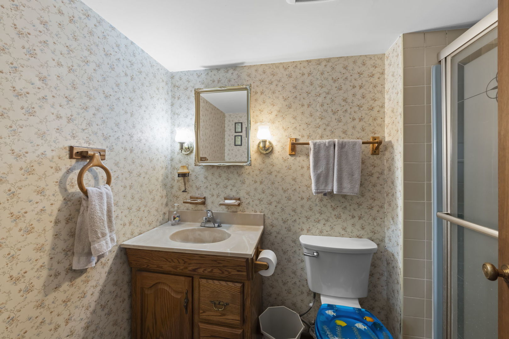 580 Whitehall Way Bolingbrook, IL 60440 - Photo 18 of 25 a bathroom with a sink toilet and shower