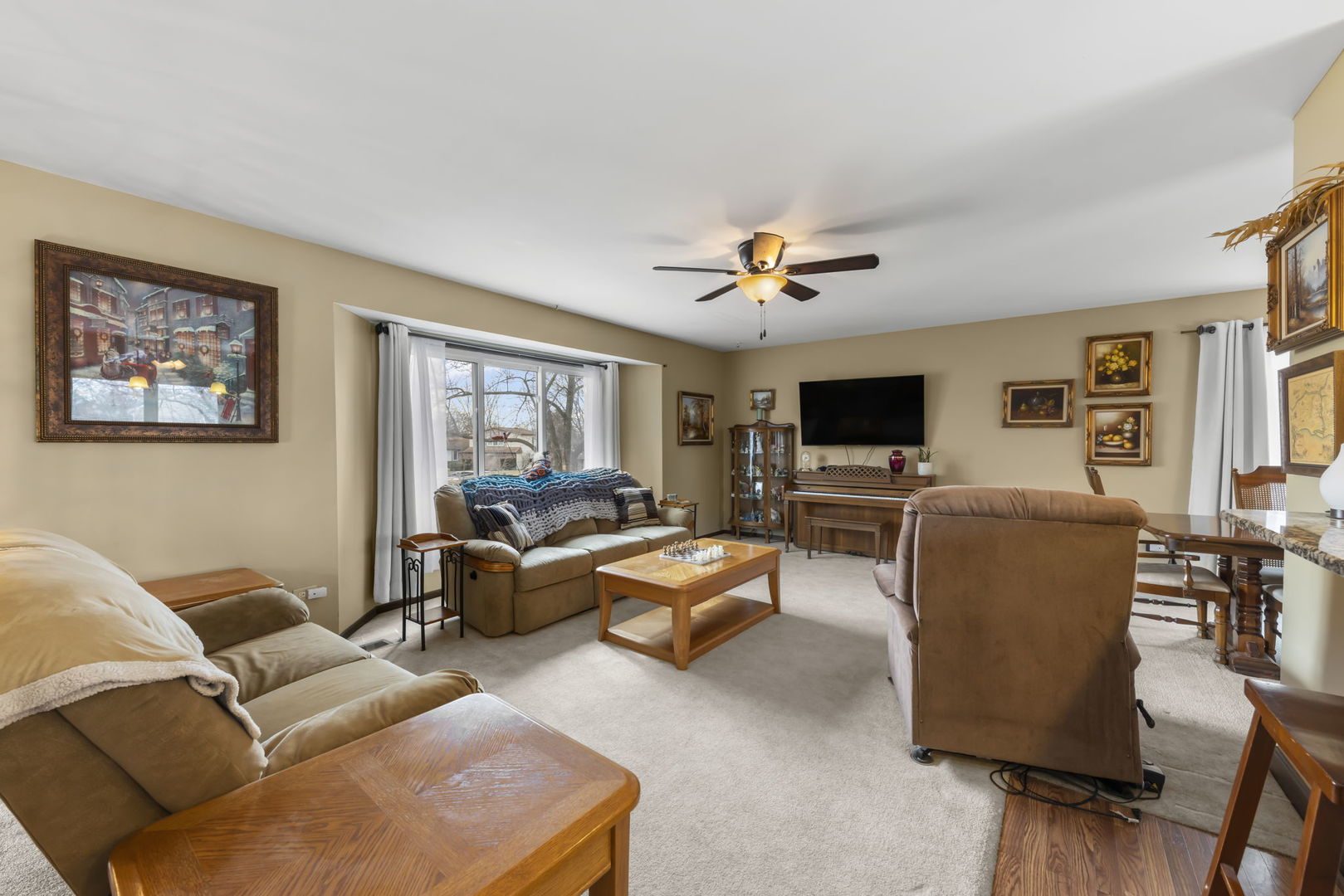 580 Whitehall Way Bolingbrook, IL 60440 - Photo 3 of 25 a living room with furniture ceiling fan and a window