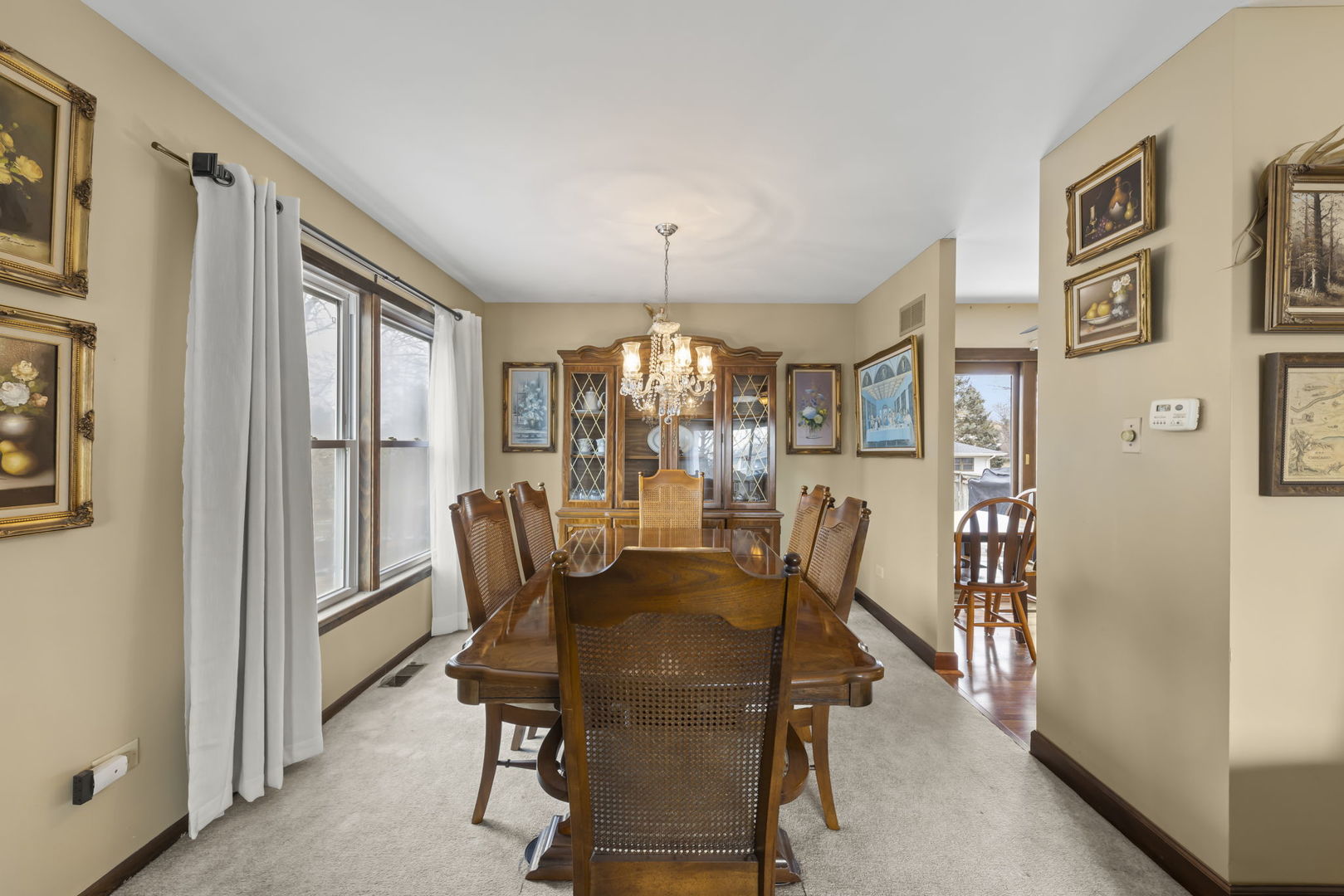 580 Whitehall Way Bolingbrook, IL 60440 - Photo 6 of 25 a dining room with furniture and window