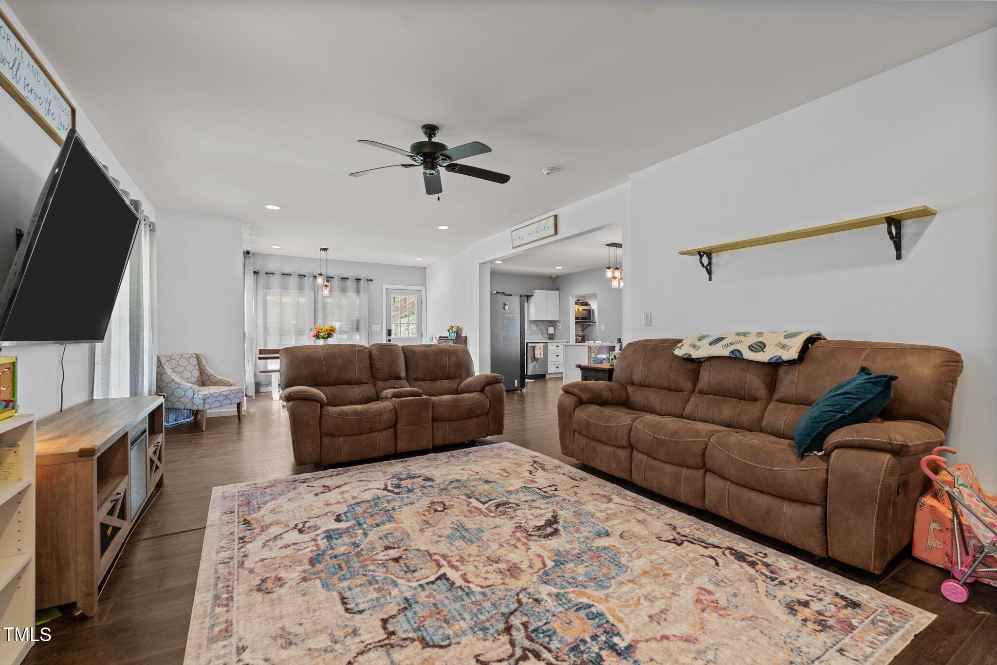 8211 Julian Road Dunn, NC 28334 - Photo 13 of 30 30-web-or-mls-DSC09815