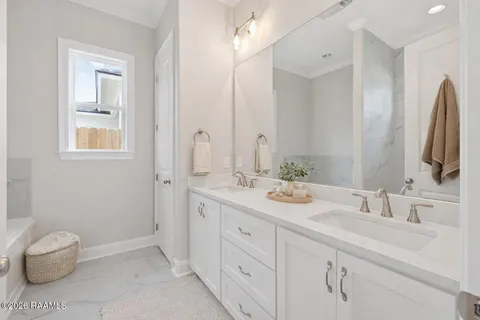 $300,000 | 242 Jagged Grove Lane, Youngsville, LA 70592