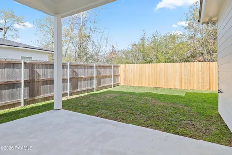 $300,000 | 242 Jagged Grove Lane, Youngsville, LA 70592