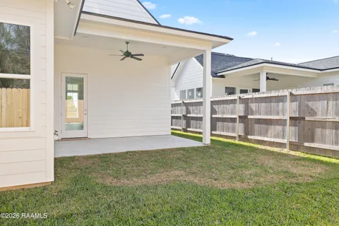 $300,000 | 242 Jagged Grove Lane, Youngsville, LA 70592