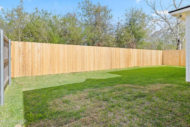 $300,000 | 242 Jagged Grove Lane, Youngsville, LA 70592