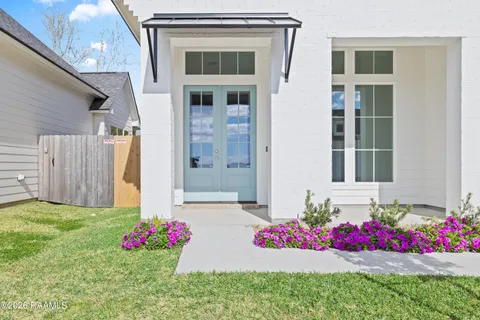 $300,000 | 242 Jagged Grove Lane, Youngsville, LA 70592