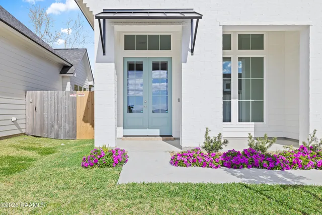 $300,000 | 242 Jagged Grove Lane, Youngsville, LA 70592