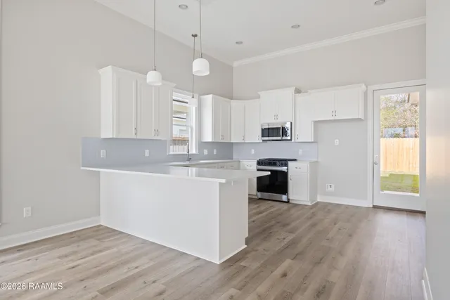 $300,000 | 242 Jagged Grove Lane, Youngsville, LA 70592