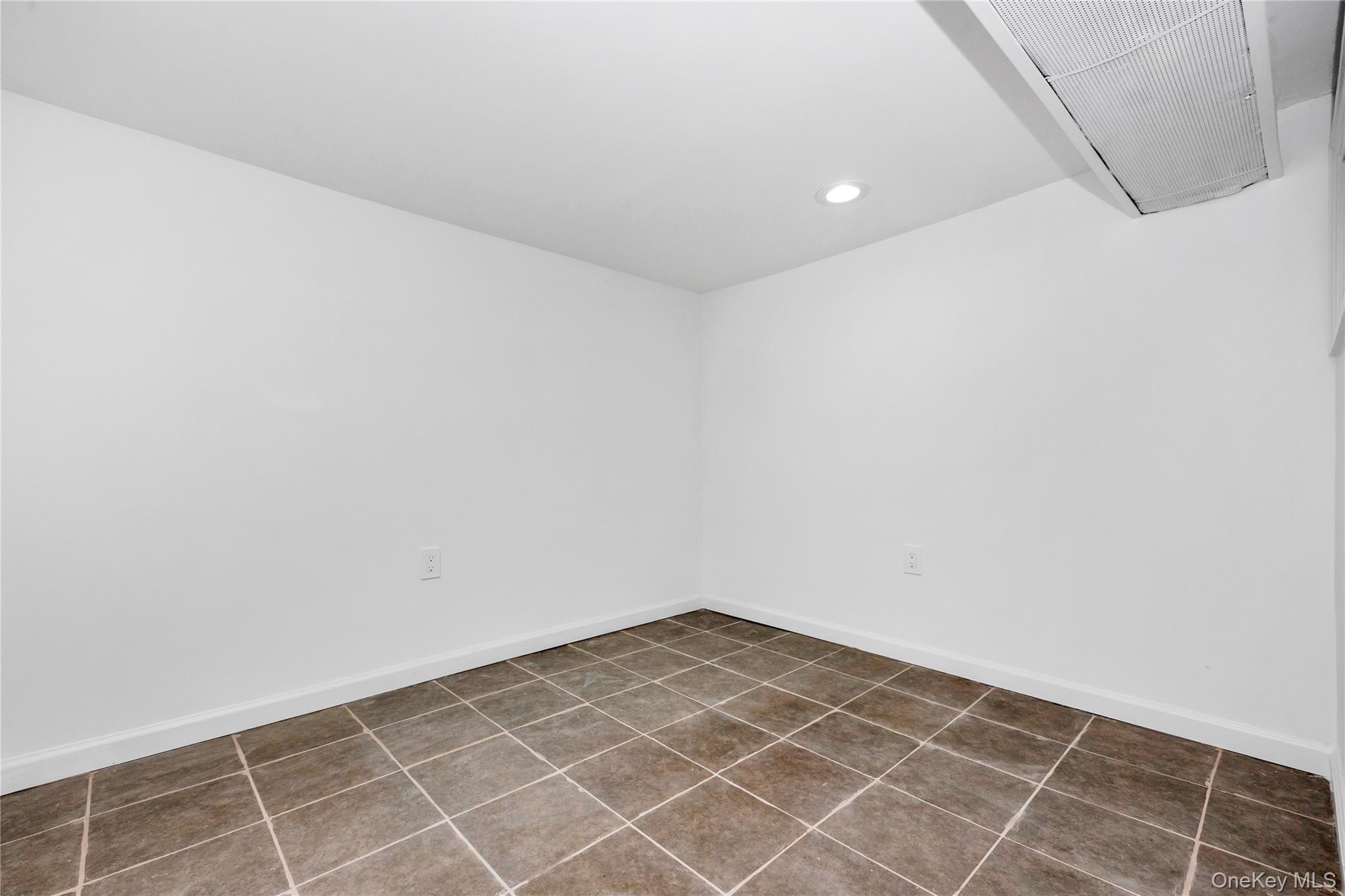 296 Harvard Street Hempstead, NY 11550 - Photo 25 of 33