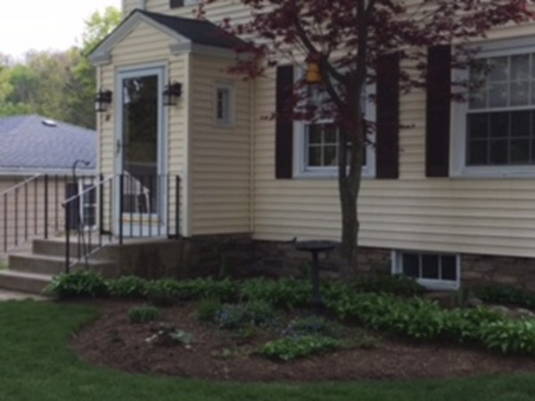 32 Ashmore Road Worcester, MA 01602 - Photo 4 of 17 a front view of a house with garden
