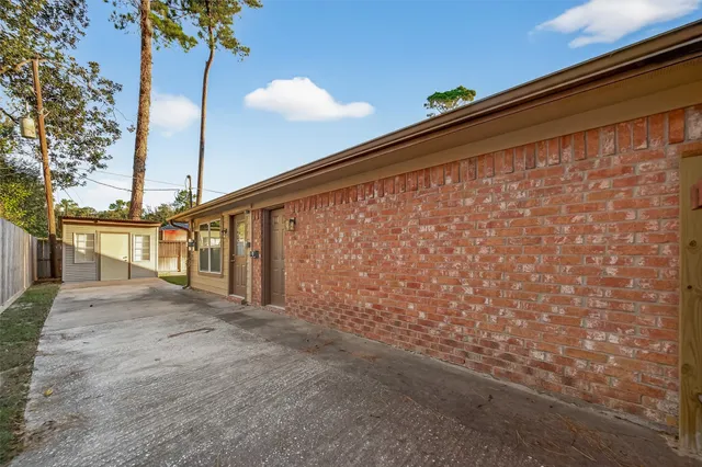 $2,400 | 2103 Woodway Drive, New Caney, TX 77357