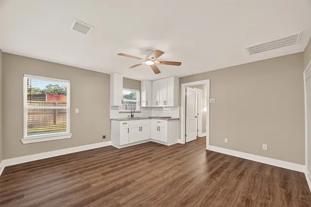 $2,400 | 2103 Woodway Drive, New Caney, TX 77357