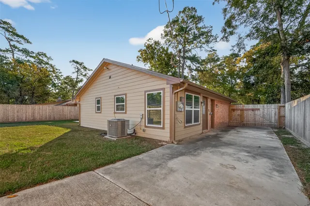 $2,400 | 2103 Woodway Drive, New Caney, TX 77357