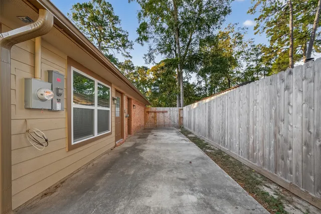 $2,400 | 2103 Woodway Drive, New Caney, TX 77357