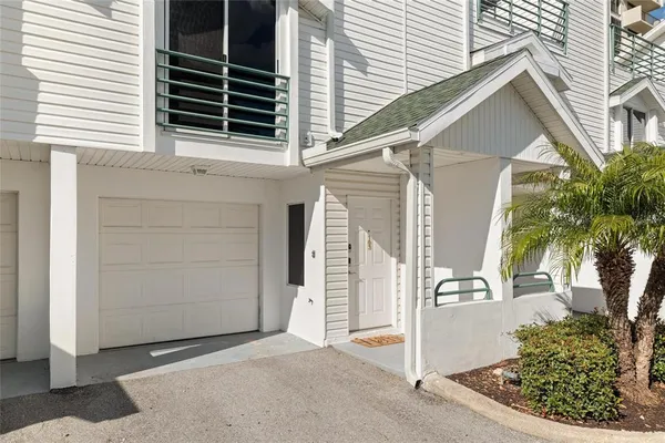 $535,000 | 320 Island Way, Unit 103, Clearwater, FL 33767