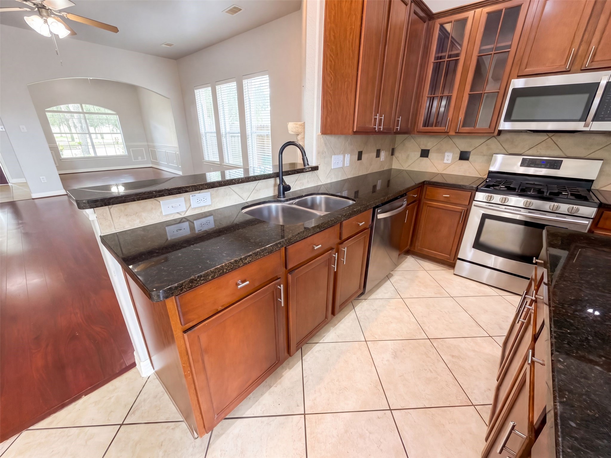 9411 Silver Ridge Drive Rosharon, TX 77583 - Photo 7 of 27 Gallery Image 7
